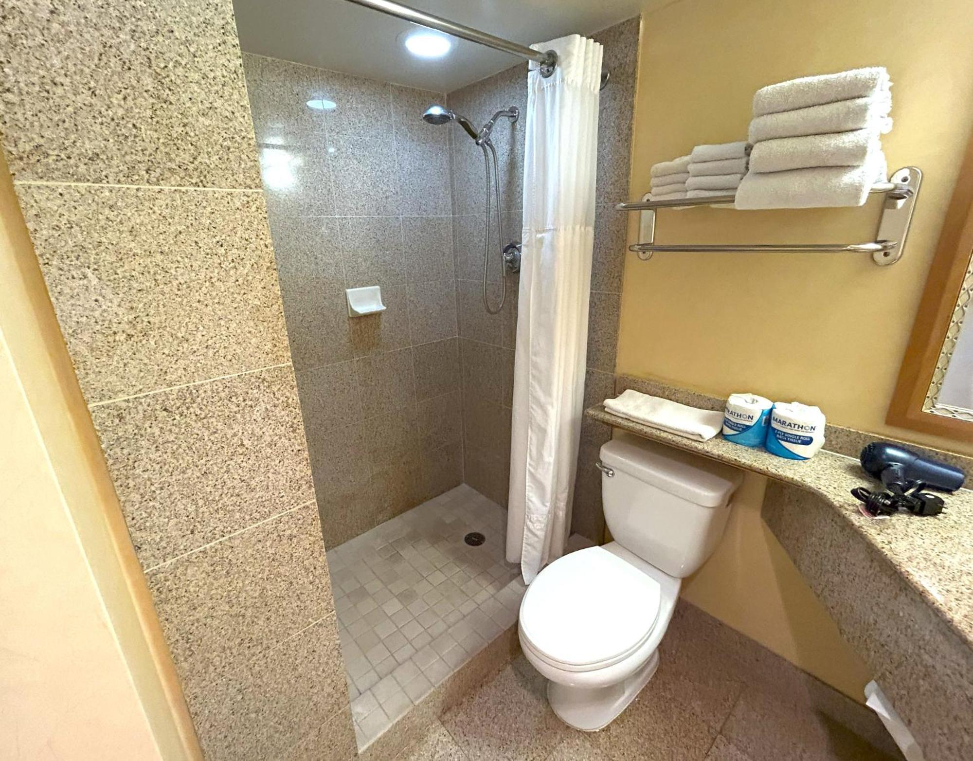 Ilikai Apt 302 - Spacious Studio With Stunning Ocean & Harbor Views Honolulu Esterno foto