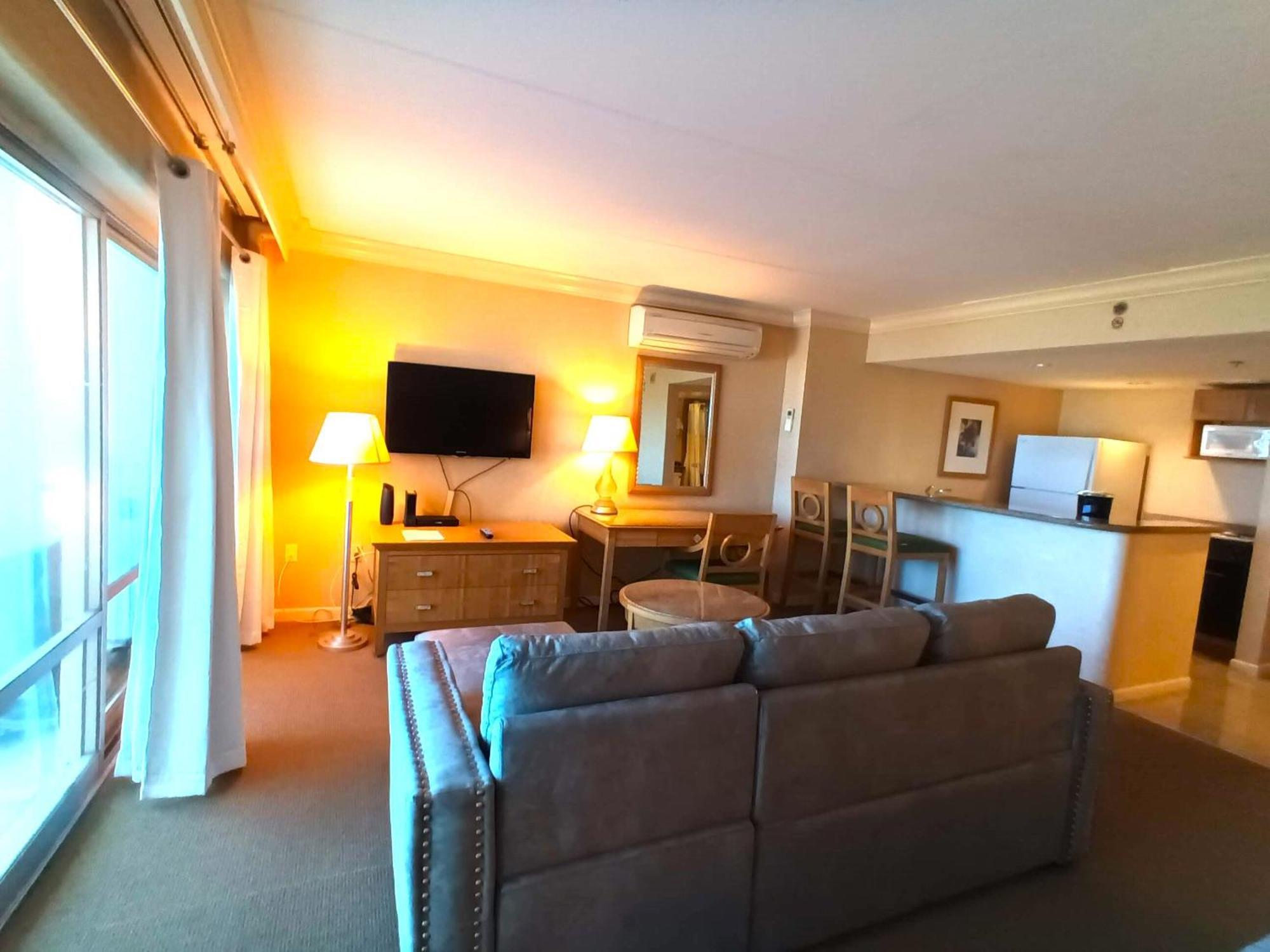 Ilikai Apt 302 - Spacious Studio With Stunning Ocean & Harbor Views Honolulu Esterno foto